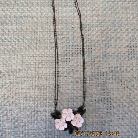 Dramatic Floral Necklace – Black Leaves Framing White Flowers - Picture 1 of 1